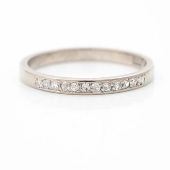 18K white gold half eternity ring with octagonal-cut diamonds.