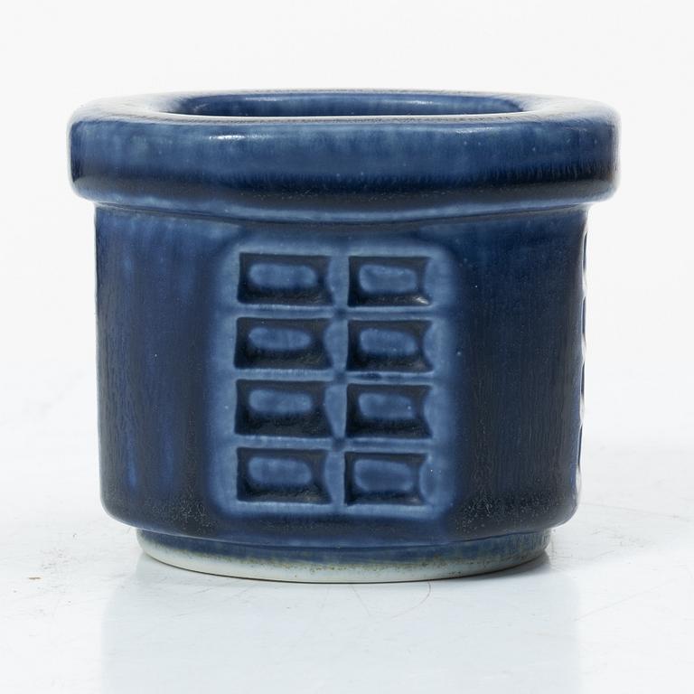 Kåge Verkstad, a set of three ceramic bowls and a small dish, Gustavsberg, Sweden, 1957-61.