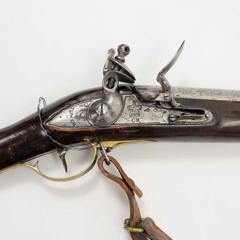 A Swedish flintlock rifle with Brtitish lock.