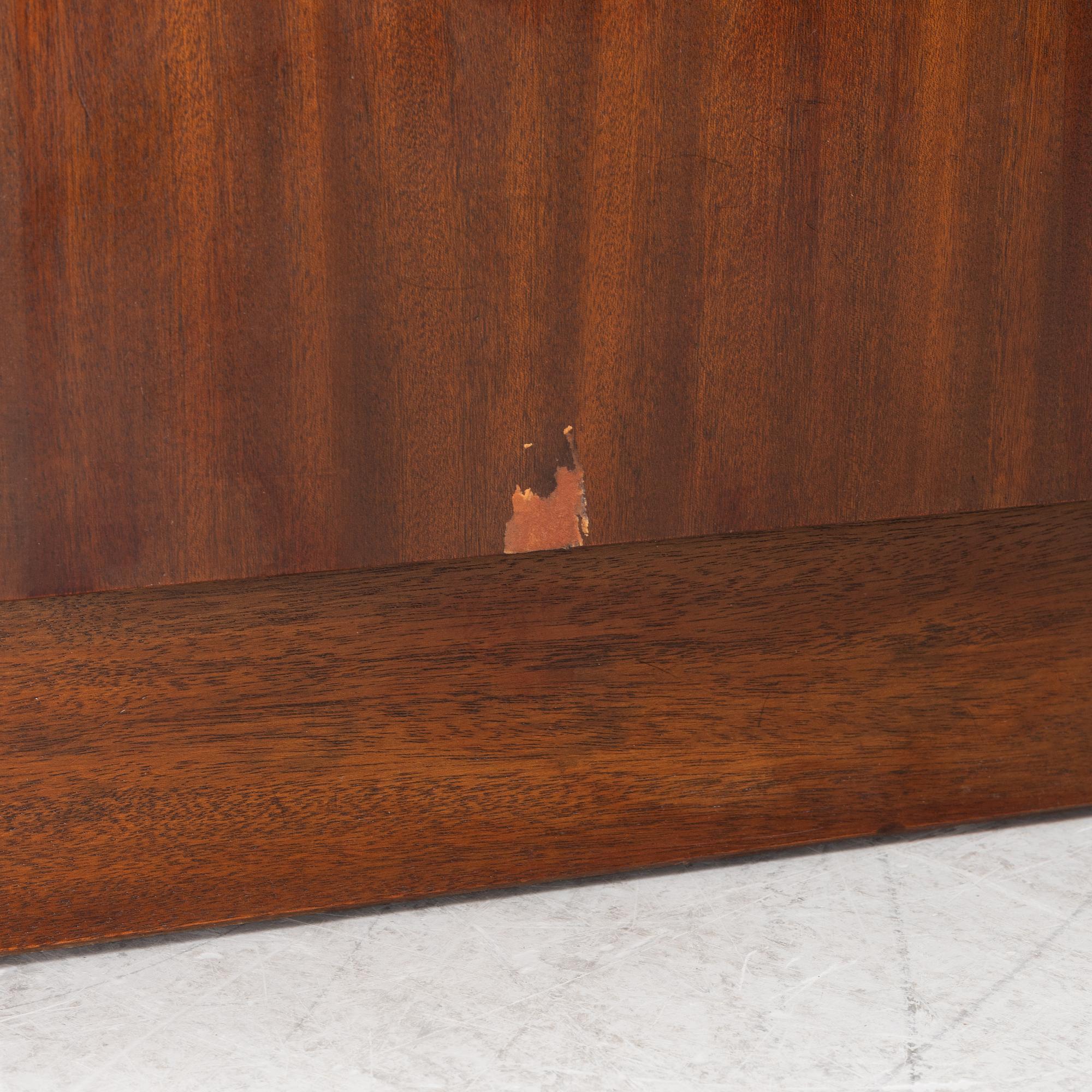 A pair of mahogany veneered bedside tables, Reprodux, England, second half of the 20th Century.