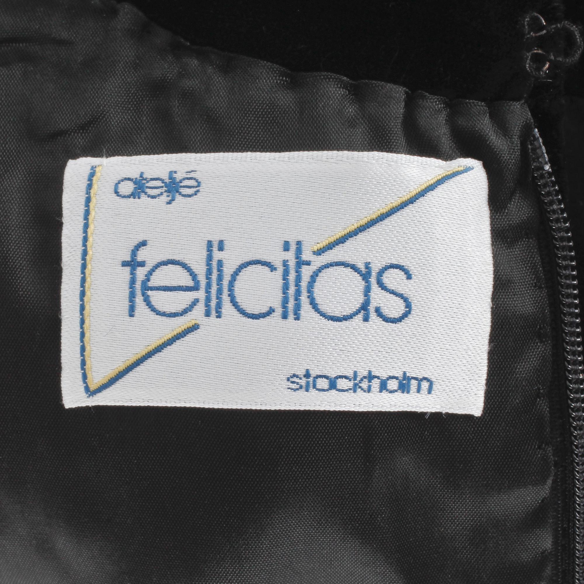 FELICITAS ATELJÉ, a baöck velvet and silk evening gown.