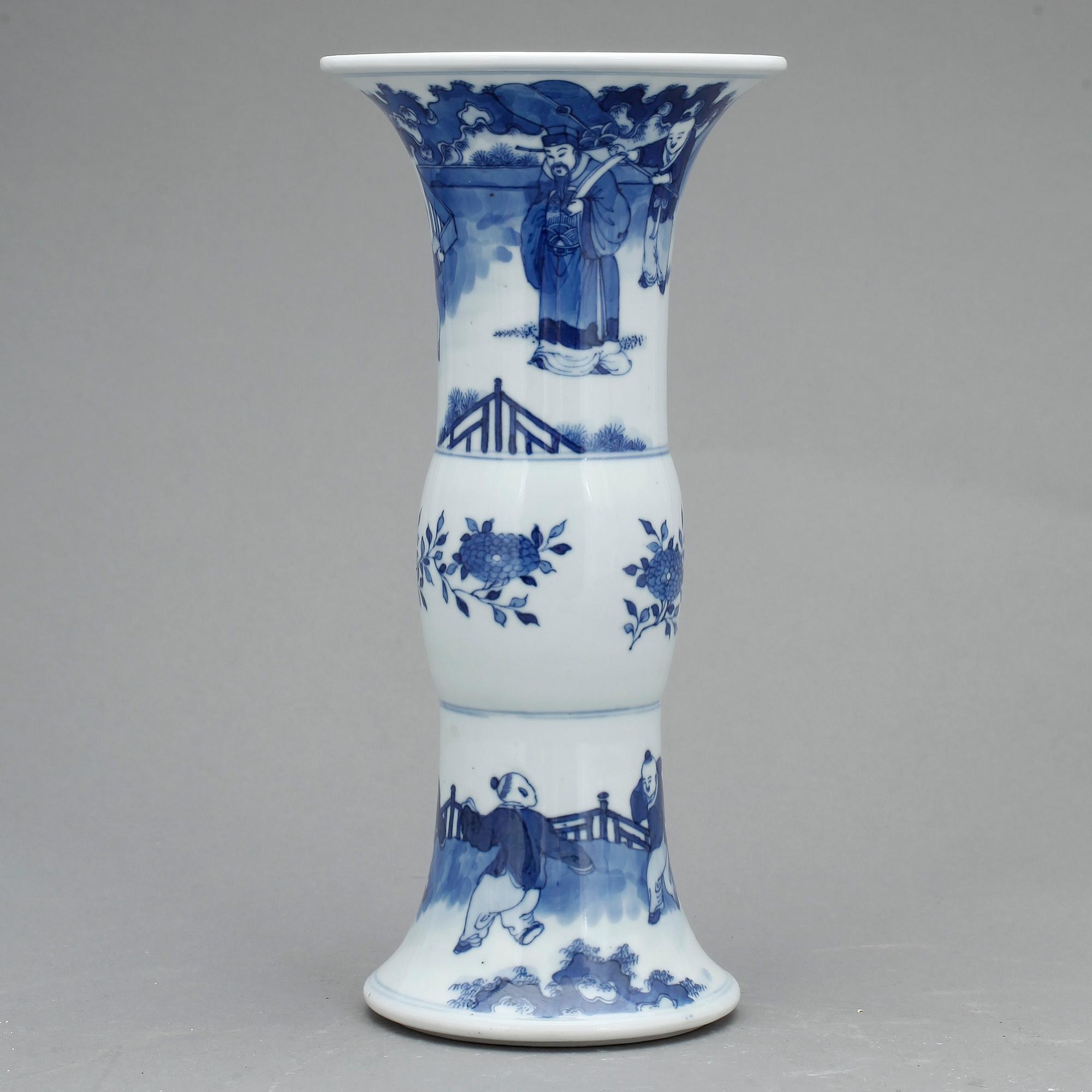 VAS, porslin. Kina. Kangxi-stil, 1900-tal.
