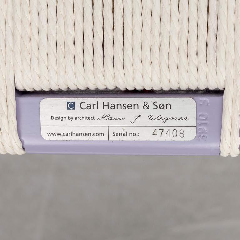 HANS J WEGNER, karmstolar, ett par, "Y-stolen", Carl Hansen & Søn, 2000-tal.