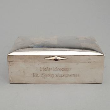 CIGARRSKRIN, silver, AGD, Stockholm, 1917. Vikt ca 849 cm.