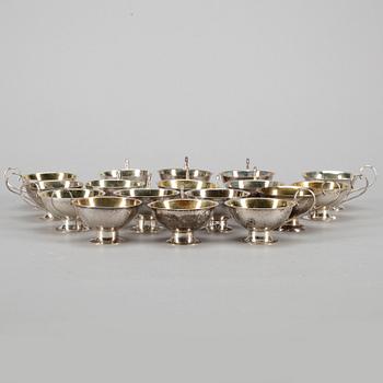 PUNCHKOPPAR, 17 st, silver, bla C G Hallberg, omkr 1900-talets mitt. Totalvikt ca 667 gram.