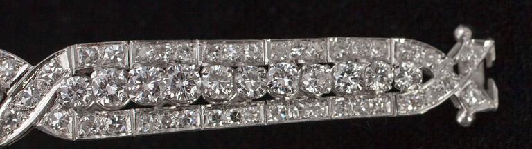 DIAMANTARMBAND, platina samt diamanter. Tot. vikt ca 38,6 gr.