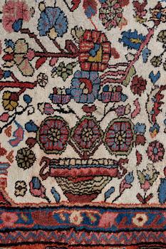 Matta, Hamadan, ca 275 x 205 cm.