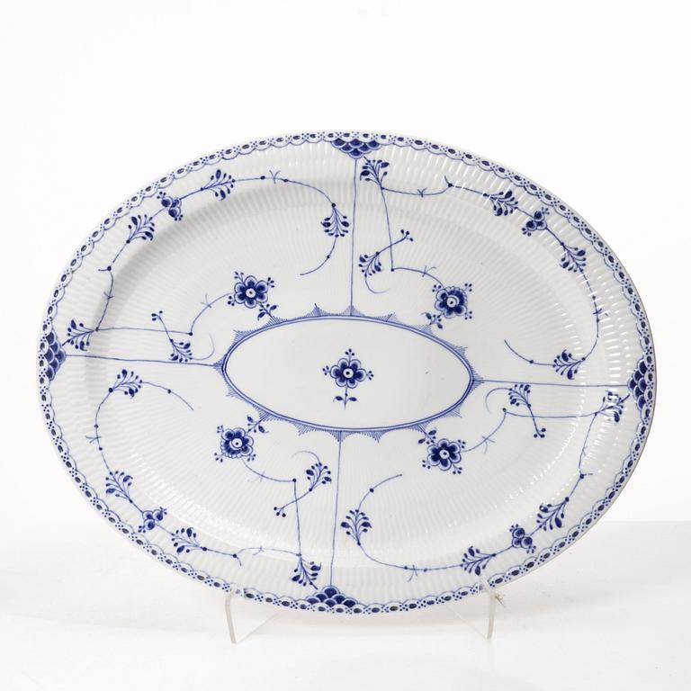 Royal Copenhagen, Dinner service, 31 pieces, “Musselmalet Halvblonde”, Denmark.
