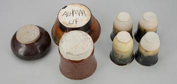 LIISA HALLAMAA (LARSEN), KÄRL, 10 st. keramik, sign. LH, Alamaa. 1970-tal.