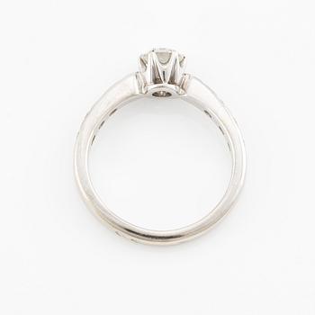 Ring in 18K white gold with brilliant-cut diamond.