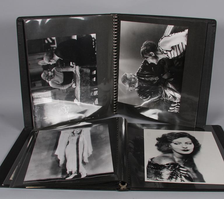 ALBUM, 2 st med 42 fotografier.