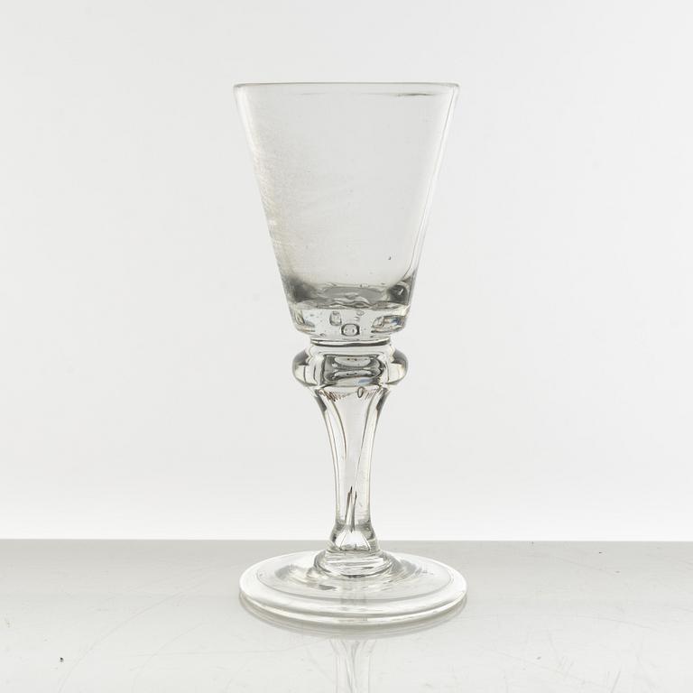 Glas, två stycken, troligen Sverige, 1700-tal.