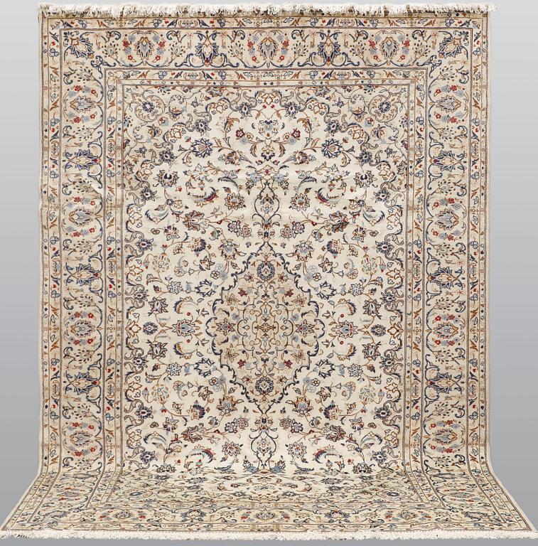 A carpet, Kashan, ca 340 x 240 cm.