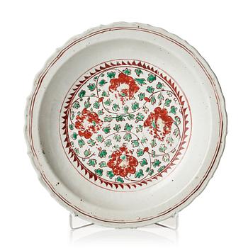 588. A wucai decorated dish, Ming dynasty, Wanli (1572-1620).