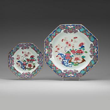 277. A serving dish and six famille rose dinner plates, Qing dynasty, Qianlong (1736-95).