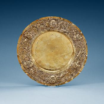 683. A German late 17th- /early 18th century parcel-gilt plate, unknown makers mark, Hamburg 1698-1708.