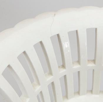 A PAIR OF ROYAL BOWLS, porcelain, probably Germany, end of 19th century.