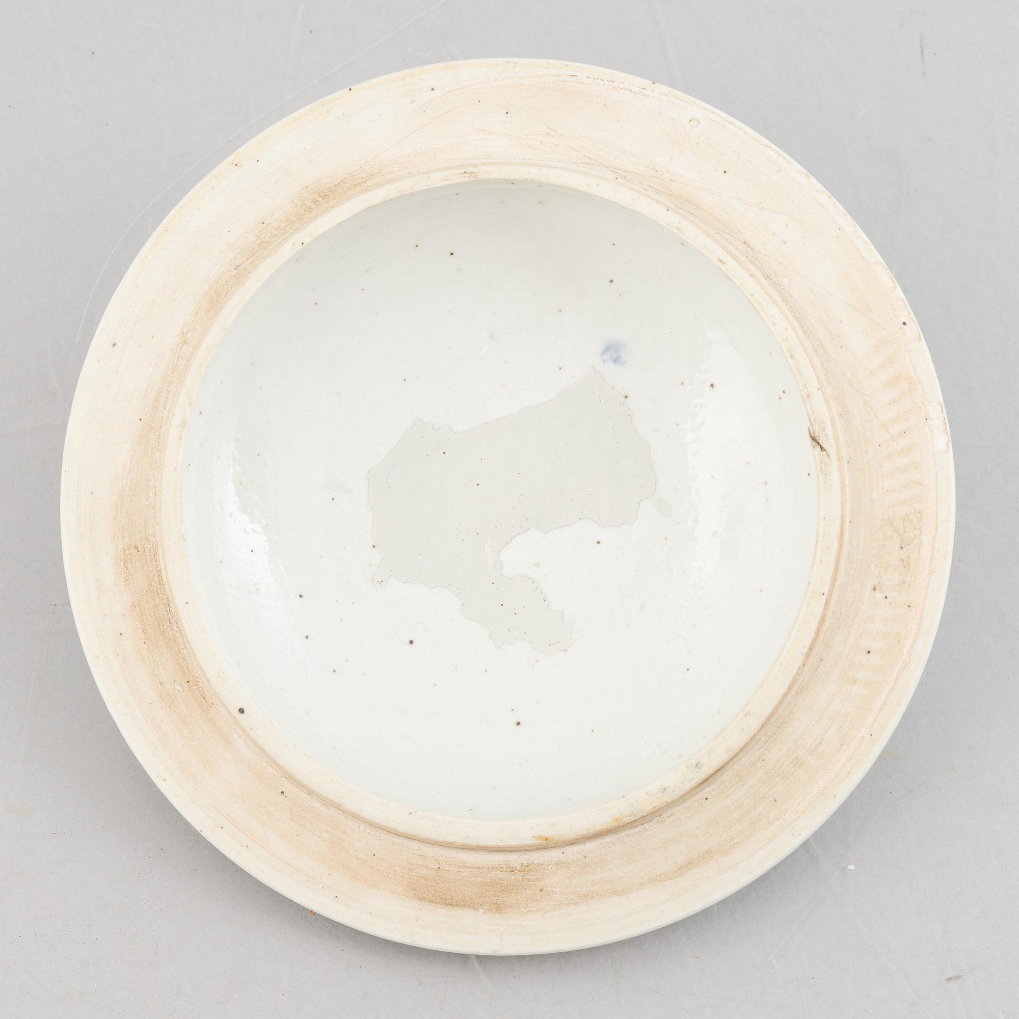 A Chinese blue and white porcelain cover, Qing dynasty, Kangxi (1662-1722).