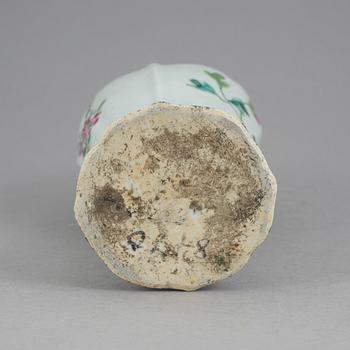 VAS, porslin. Kina, Qingdynastin, Qianlong, (1736-95).