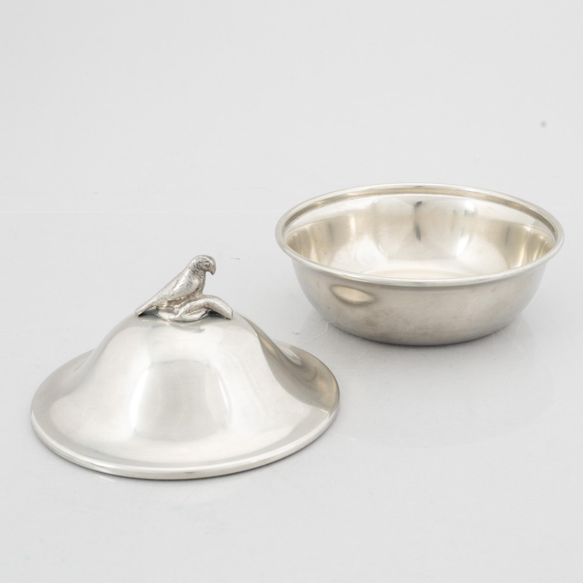 Bowl with lid, Firma Svenskt Tenn, 1927.