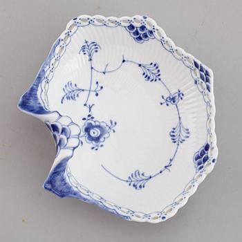 ROYAL COPENHAGEN, kaffeservis, 45 delar, porslin, "Musselmalet Helblonde", Danmark.