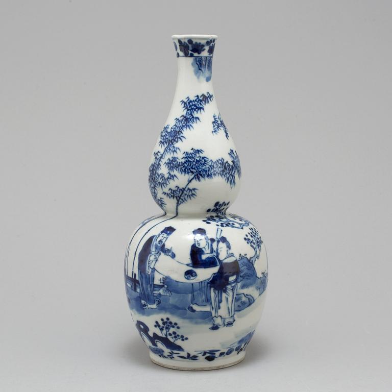 A late 19th century Chinese porcelain vase, Qing dynasty.