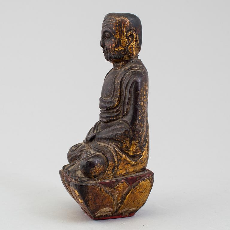 A wooden Japanese sculpture of a deity, 19th Century.