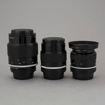 KAMERAOBJEKTIV, 3 st, Micro- Nikkor 105 1:4, Nikkor 35 mm 1:2 samt Nikkor 105 mm 1:2,5.