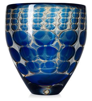 708. An Ingeborg Lundin 'ariel' glass vase, Orrefors 1964.