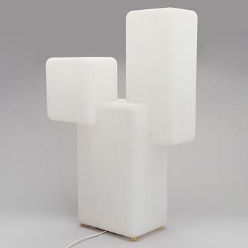 Eero Aarnio, pöytä/lattiavalaisin "Kubo", Innolux 2009.