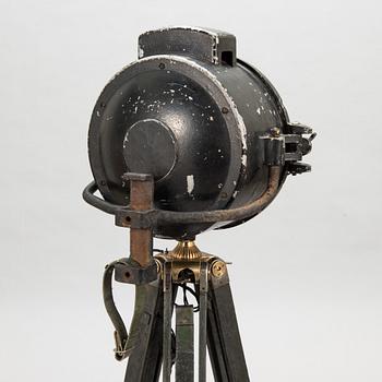 Golvlampa, bestående av olika delar från 1900-talet.