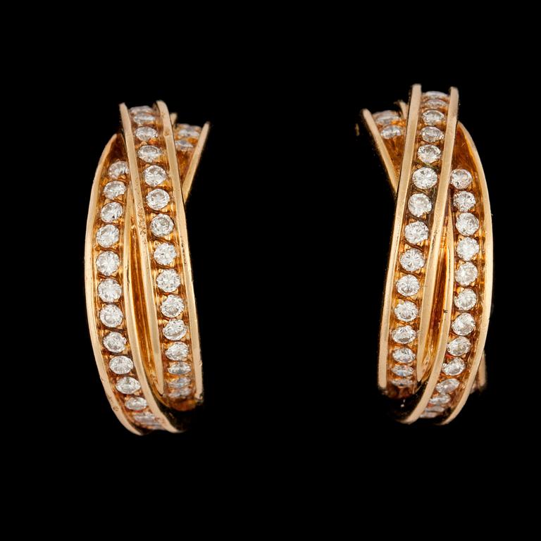 A pair of Cartier brilliant cut diamond earrings, tot. app. 1 cts.