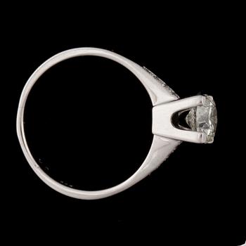 RING, 14k vitguld med briljantslipad diamant ca1,00ct, enligt certifikat Vikt 3,4g. 2000-tal.