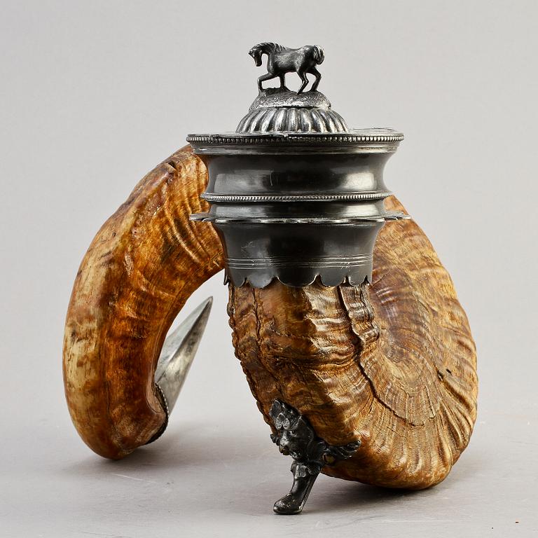 HORN, nyrenässans, runt sekelskifte 1800/1900.