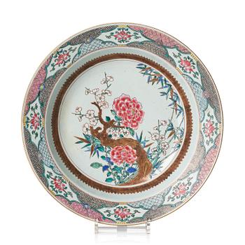 1237. A large famille rose basin, Qing dynasty, 18th century.