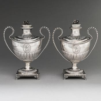Sockerskålar, ett par, silver, gustavianska, Daniel Elfboms änka, Gävle 1795.
