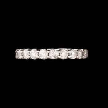 ALLIANSRING, 14K vitguld, diamanter tot. ca 1,90 ct. Vikt ca 4,1 g.
