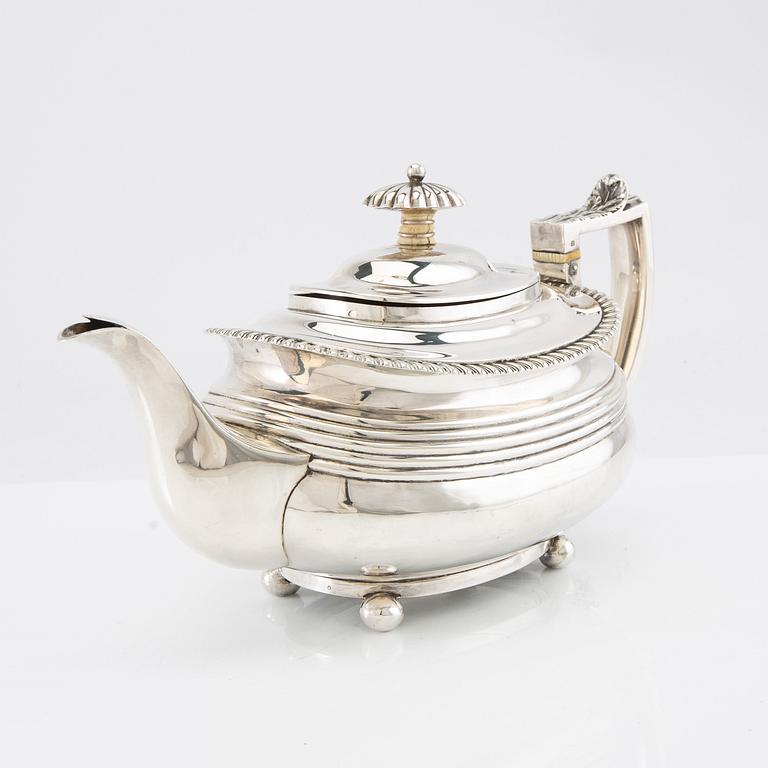 Robert Peppin teapot silver London 1824.