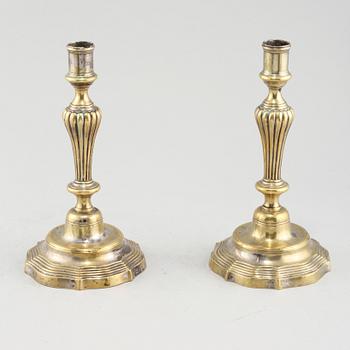 LJUSSTAKAR, ett par, senbarock, 1700-tal.