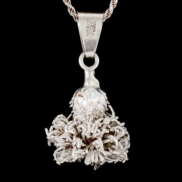 HÄNGE, sterlingsilver, Flora Danica, Orla Eggert, Danmark, 1900-talets tredje kvartal. Total vikt 11 g.