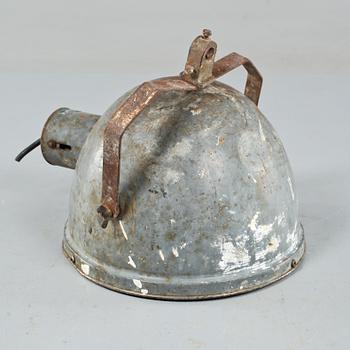 INDUSTRILAMPA, omkring 1900-talets mitt.