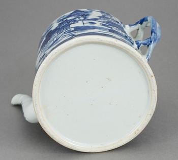 TEKANNA, porslin. Qingdynastin Qianlong 1736-95.