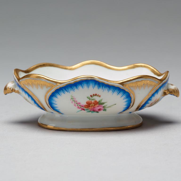 Two butter shells and a bowl, Imperial Porcelain Manufacture, St. Petersburg, Russia, period of Nikolaj II.