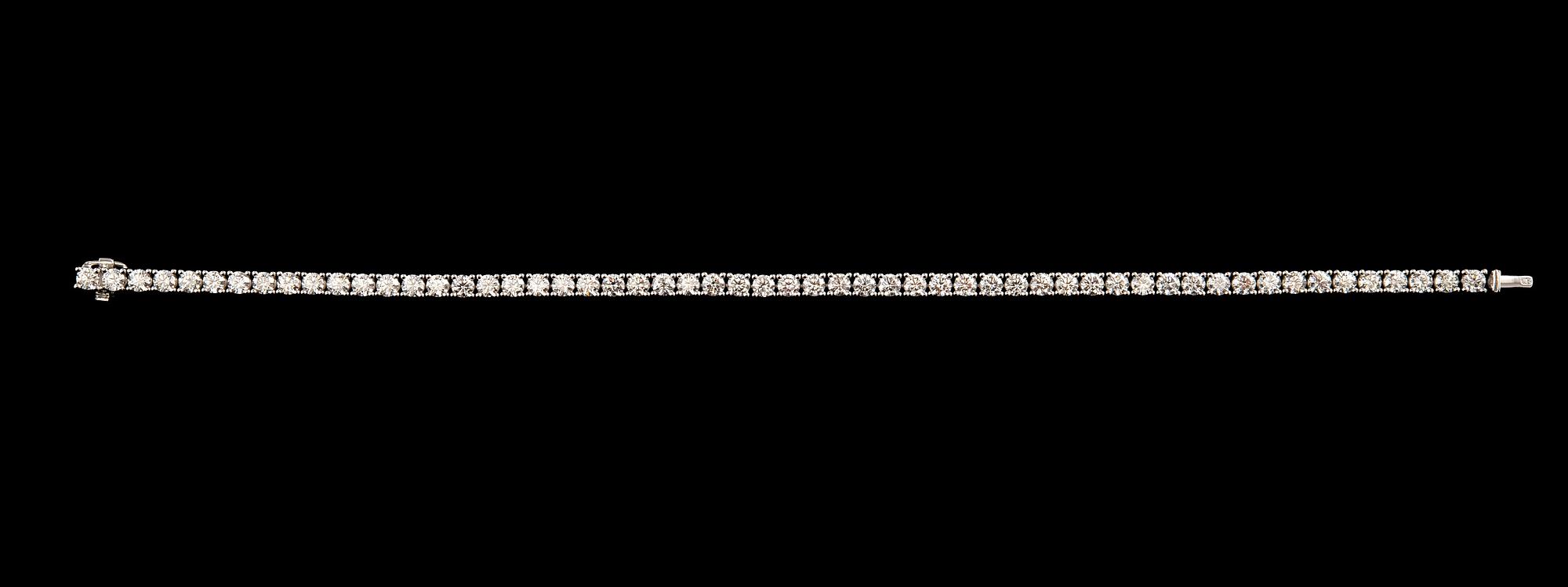 RANNEKORU, briljanttihiottuja timantteja n. 5.60 ct TW/vs-si. 18K valkokultaa. Pituus n. 18 cm, paino 13,6 g.