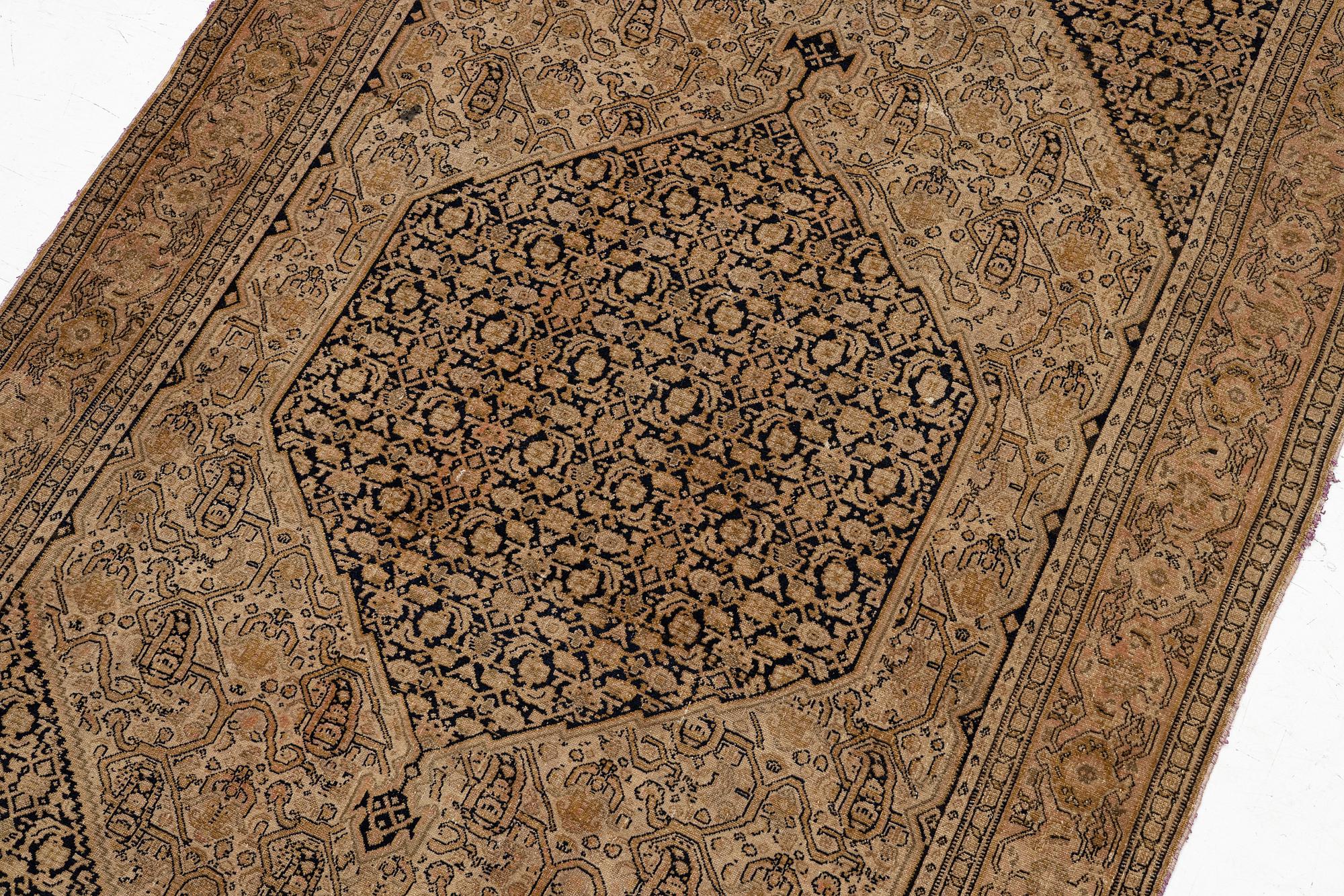 Matta, Senneh, antik, ca 197 x 120 cm.