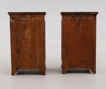 SÄNGBORD, 1 par, 1900-talets första hälft.