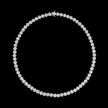 1268. A brilliant cut diamond necklace, tot. 17.12 cts.