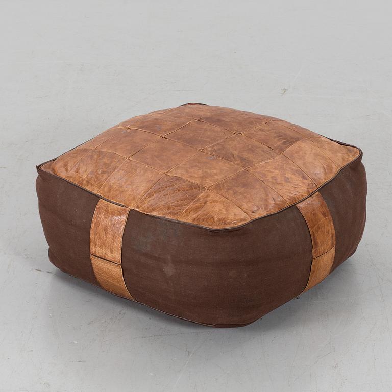 FOTPALL/SITTPUFF, läder.
