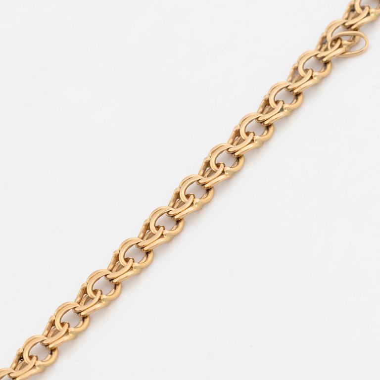 18K gold bracelet.