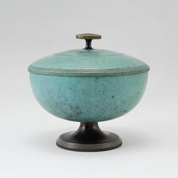 NILS FOUGSTEDT, An early 20th century patinated bronze bowl with cover by Nils Fougstedt.